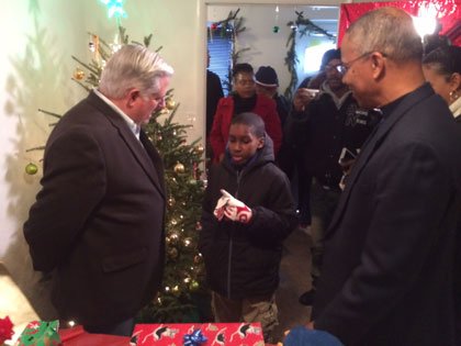 Hogan and Rutherford make Thank-You Tour stop at BIGGY’s Community Center