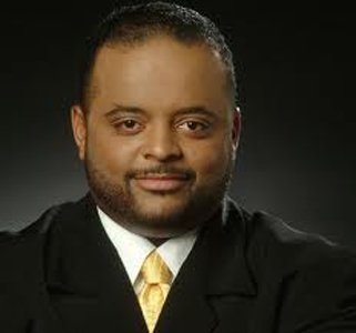 Roland S. Martin premieres daily news show on TV One
