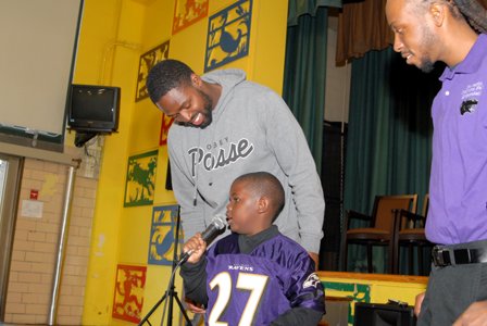 Baltimore student brings Ravens star to school