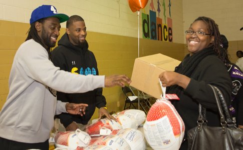 United Way teams with Lardarius Webb to feed families this Thanksgiving