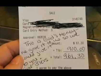 A pregnant restaurant server gets a $900 tip
