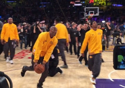 Kobe Bryant goes out in style with 60 points