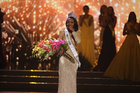 Army Reserve officer Deshauna Barber crowned Miss U.S.A. 2016