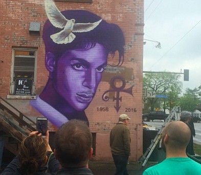Prince fans to get brief peek inside Paisley Park