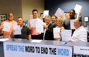 Baltimore Ravens Joe Flacco, Gino Gradkowski, Ed Dickson sign pledge to ban the “R” word