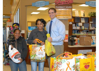 ShopRite of Parkville distributes Thanksgiving dinners