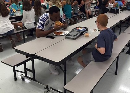 FSU football player wins hearts sharing lunch